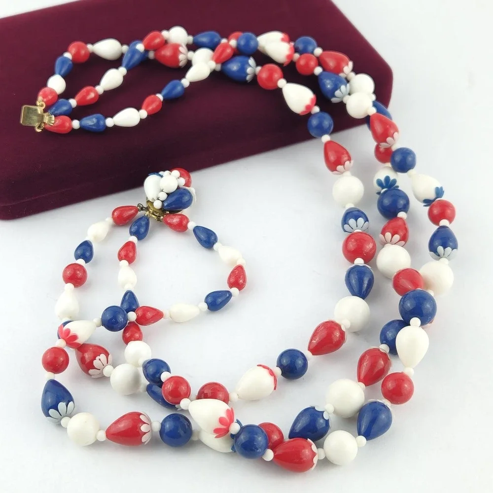 Vintage Red White Blue Triple Strand Bead Necklace Patriotic USA Hong‎ Kong